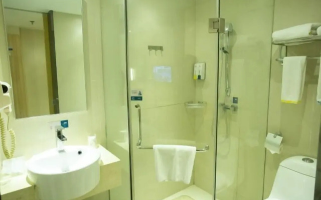 City Comfort Inn Hotel (Huanggang Huangzhou Avenue)