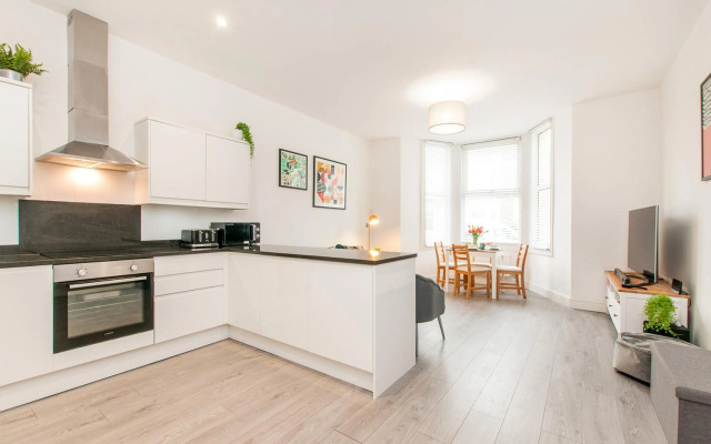 Popular - Modern Walpole Bay Apartment