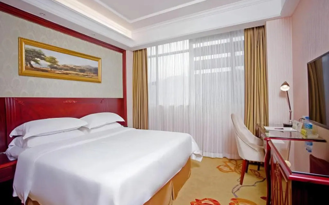 Vienna Hotel (Shenzhen Shiyan Shilong Community)
