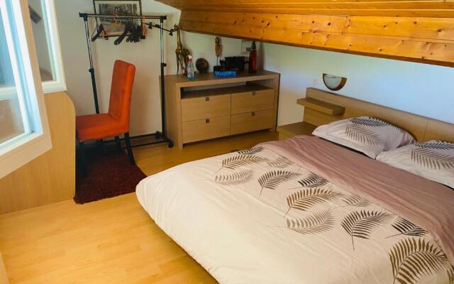 Petite annexe avec piscine commune