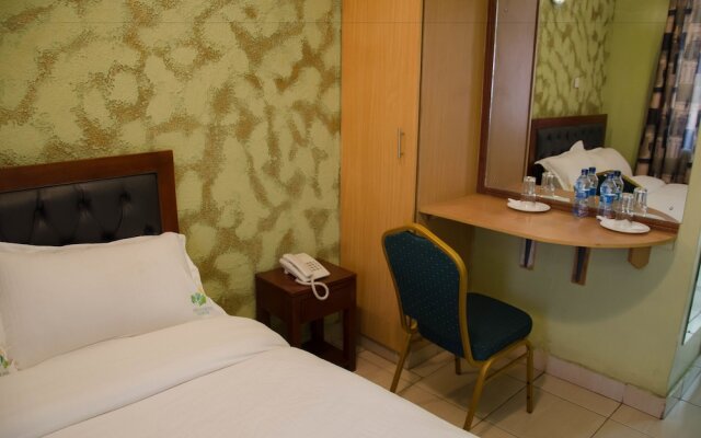 Ash White Hotel