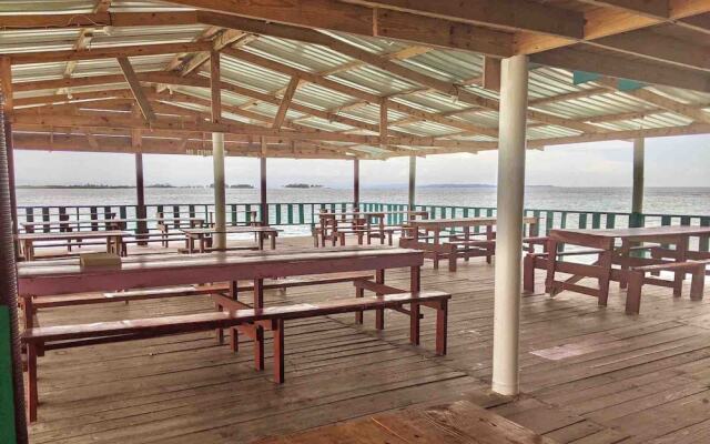 Private Ocean-Front Cabin with private bathroom on San Blas Island