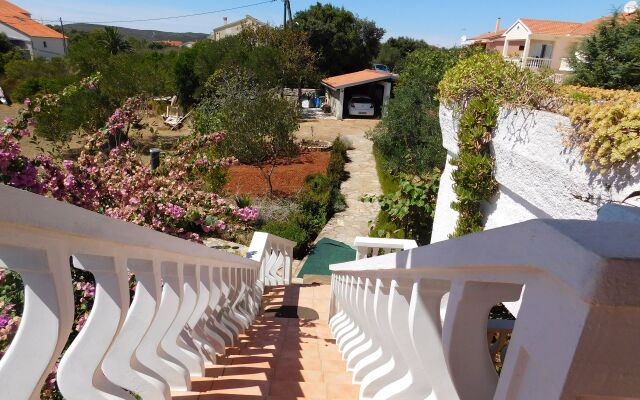 Studio apartment Lado - 230 m from sea: SA1 Muline, Island Ugljan