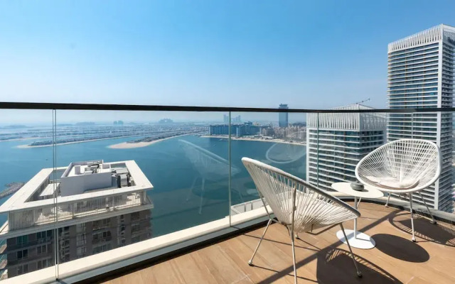 Serene 1BR w Private Palm View Balcony