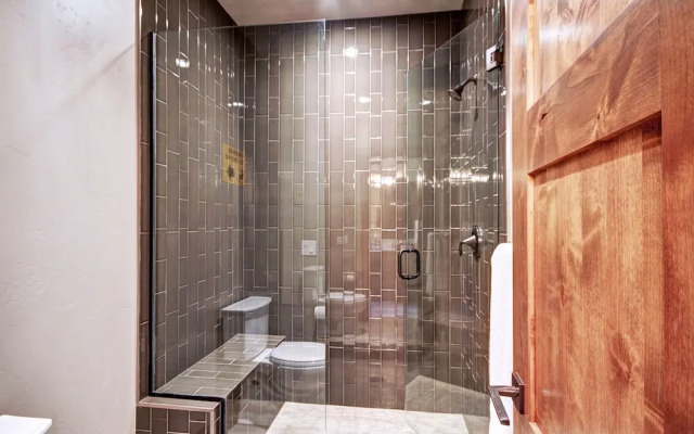 Slope View  3 Bedroom Townhouse by RedAwning