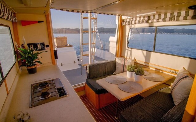 Knysna Houseboats