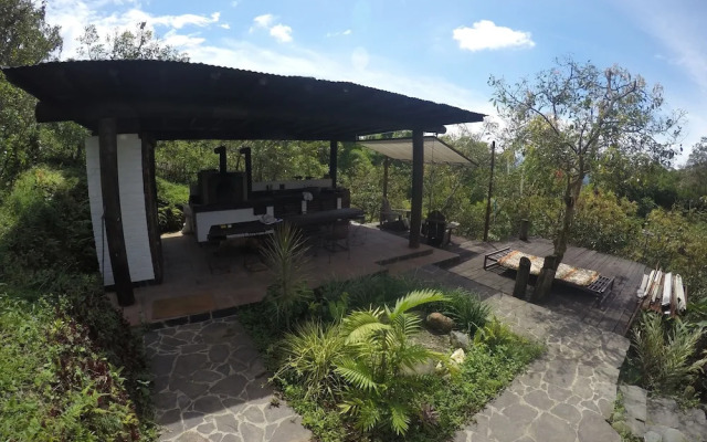 Viga Vieja Cabaña Rustica by Nomad Guru
