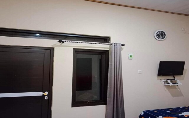 OYO 93741 Ayna Kost Syariah