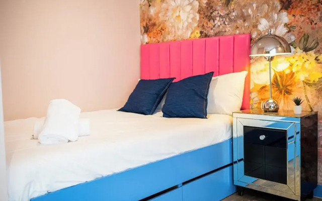 Outstanding Deluxe Self Contained City Apartment