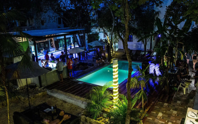 Che Tulum Hostel & Bar