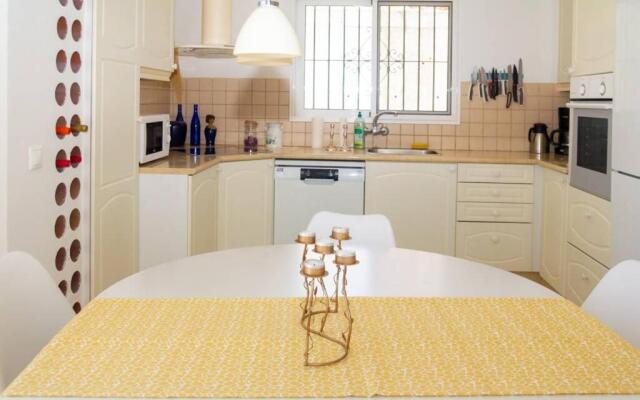 34-Spectacular villa with stunning views in Torreblanca, Fuengirola!