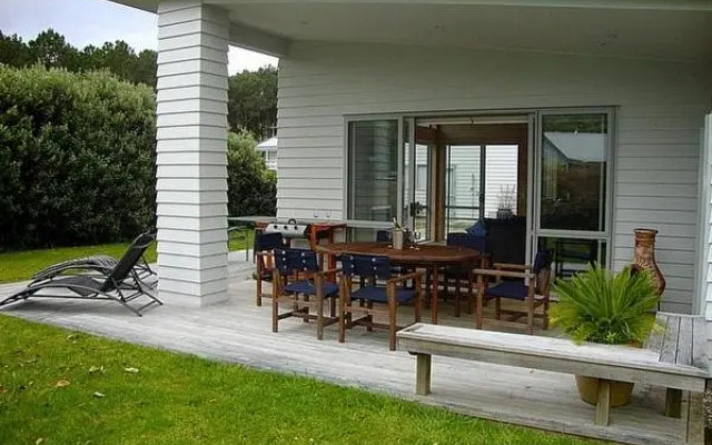 Relax at Cooks - Cooks Beach Holiday Home