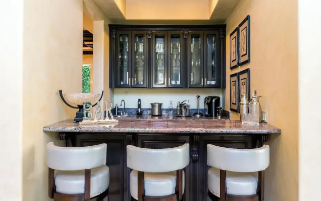 Robmar Mansion - Beverly Hills Mediterranean Estate With Pool & Sport Court