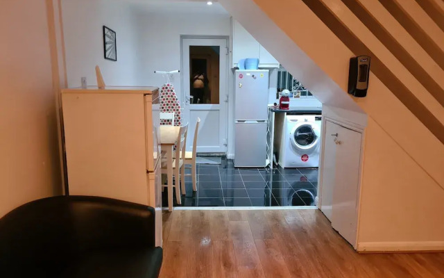 4br-2ensuite-10mincentrallondon-sleeps11-parking
