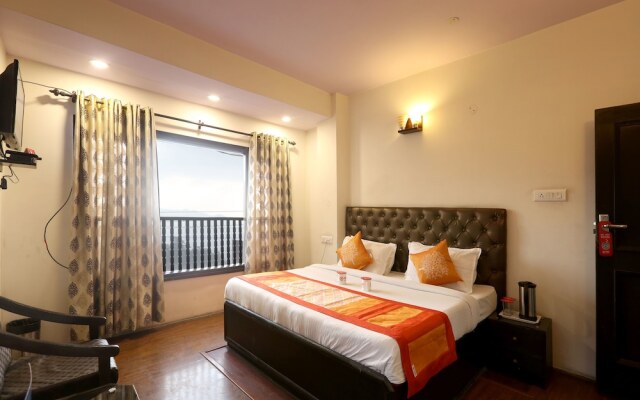 OYO Rooms 055 Mall Rd Tourism Lift