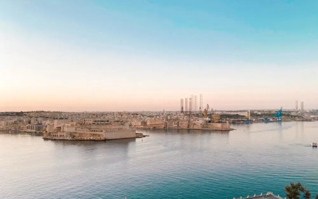 Harbour View Spacious 2BR Apartment