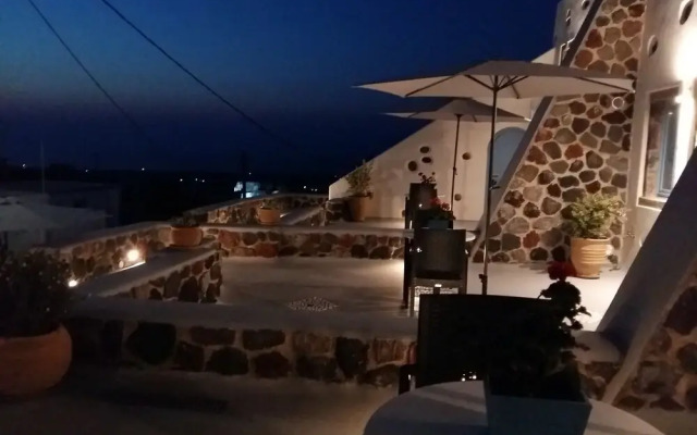 Notis Villa