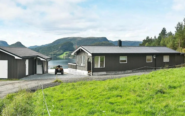 8 Person Holiday Home in Sundlandet