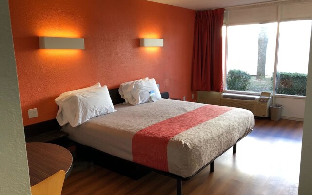 Motel6 Brunswick, GA