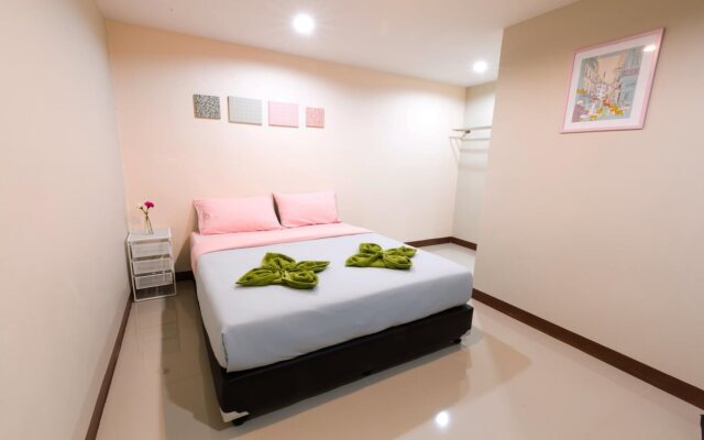 Wanderlust Bangkok Hostel