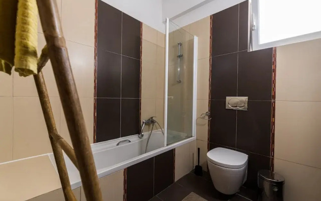 Alexander Apartments Airport