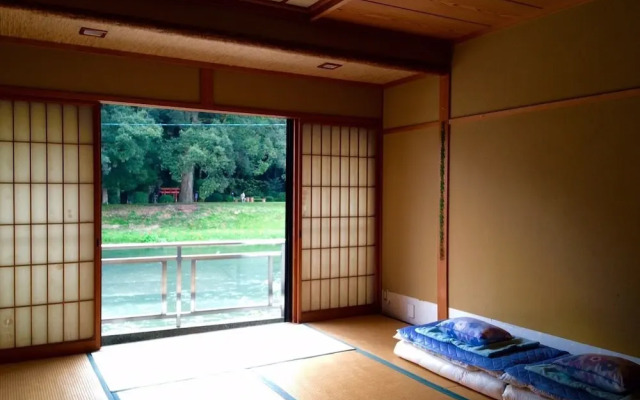 Yasuragi Guest House & Bar