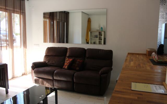 19C Avenida Beira Mar by Casas & Papéis