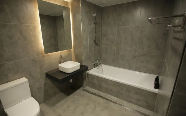 Hotel Seven Step