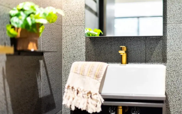 Braddon Studio With Parking & BBQ