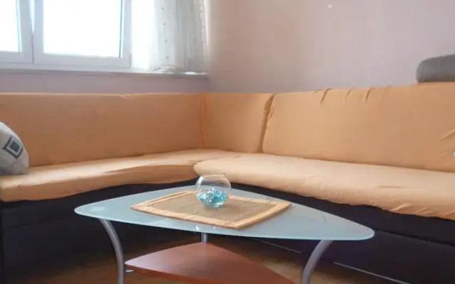 Apartment Top Split