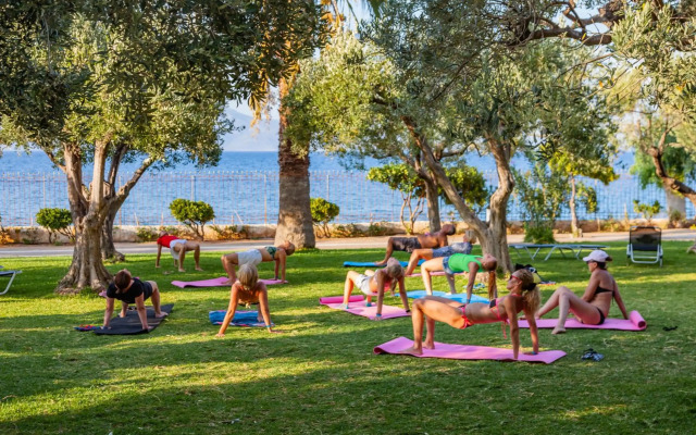 Calamos Beach Family Club Hotel