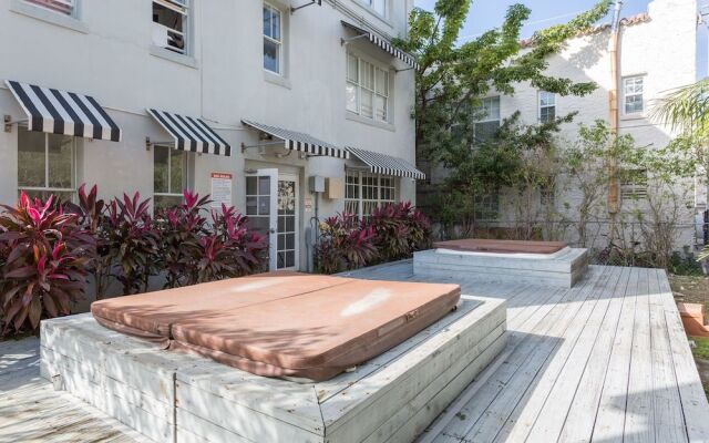 Holiday Apartment on Lincoln Road