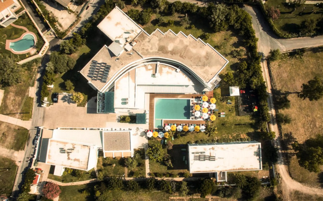 Nasos Hotel & Resort