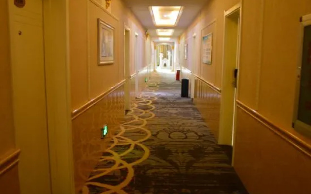 Xingshan Luoma Holiday Hotel