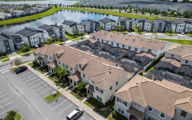 Luxury Thownhouse with private pool