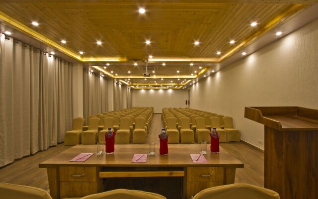 Snow Flakes Resort And Spa Centrally Heated Luxury Resort