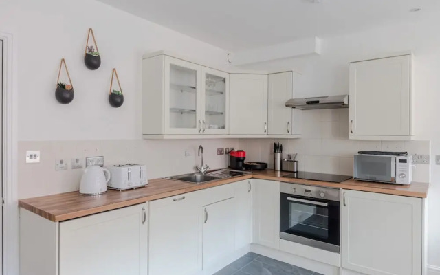 The Sexy Beast - Fitzrovia - by Frankie Says