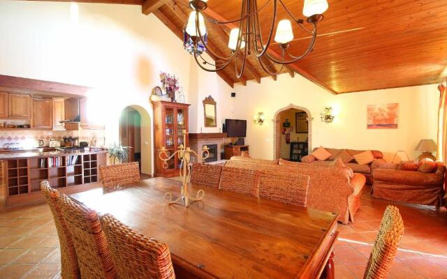 Casa Bruella - Walk to beach Pool WiFi and BBQ