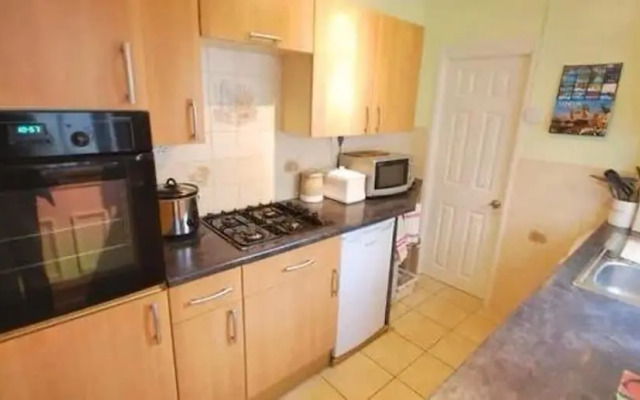 Spacious Four-bedroom House With Garden in Wembley
