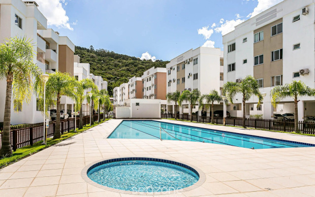 Apto em cond com piscina em Canasvieiras RPC301