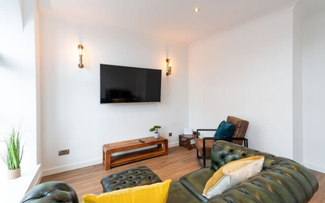 Bissets Bond - City Centre Warehouse Apartment