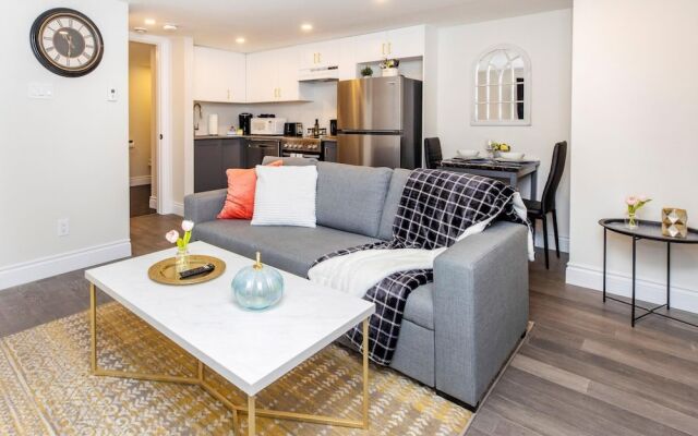 Prime Location - Luxury 1BR With King Bed - Steps From Byward Market