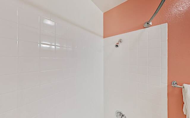 13tr18vy 2 Bedroom Condo