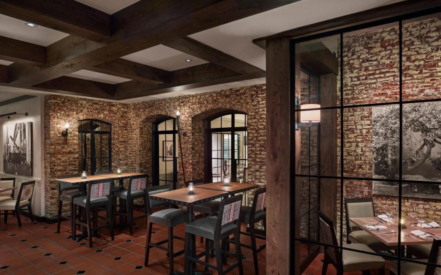 Penn's View Hotel