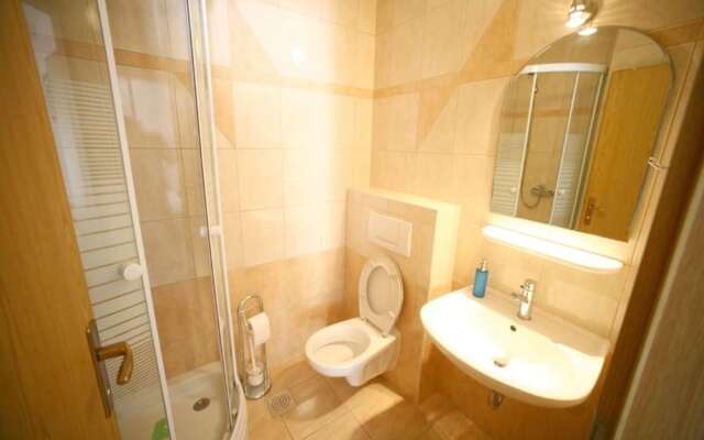 Studio for 2 People - Split Region