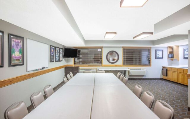 AmericInn Clear Lake