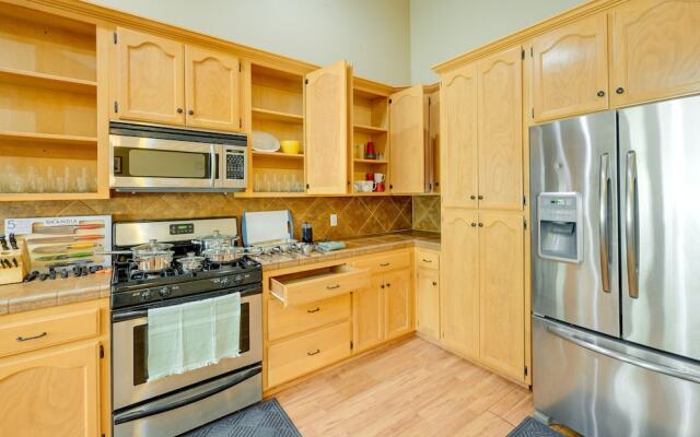Porterville Getaway w/ Patio + Valley Views!
