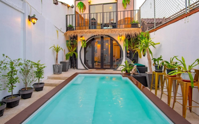 Isara Boutique Hotel and Cafe