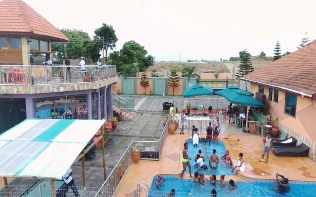 Triple Hill Hotel