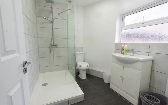 City Centre Modern 4 Person Apartment